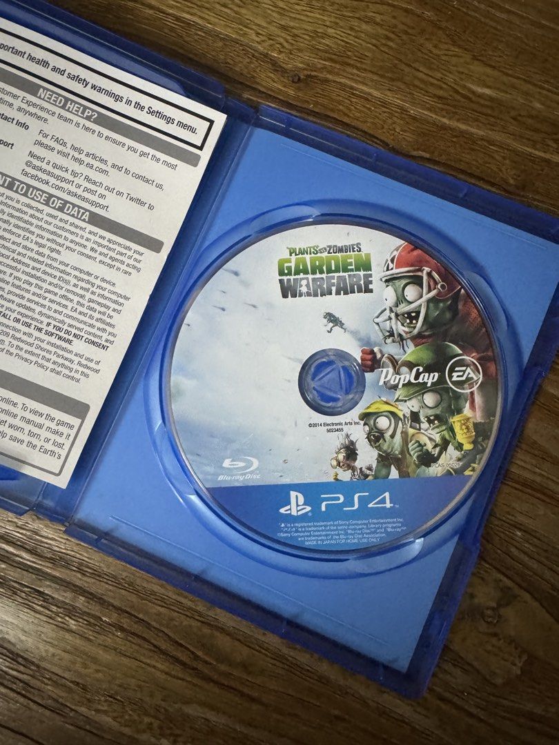 Plants vs Zombies Garden Warfare PS4 Game (Category: PlayStation) located in Las Pinas. Submitted by emdjss (Listing ID 1470813833, Image 2). Description: - Platform: PlayStation 4 (PS4) - Game: Plants vs Zombies Garden Warfare - Condition: Disc is clean, comes in original blue case - Includes: Case and disc - Details: Multiplayer shooter by EA and PopCap, rated 12+ - Verification: Region code and barcode visible on the back cover.