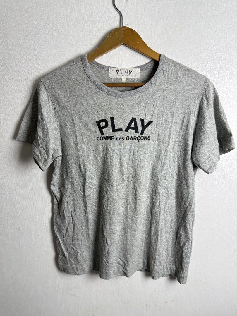 Play cdg big logo tee (Category: Tshirts & Polo Shirts ) located in Daraga. Submitted by casualthread (Listing ID 1470876144, Image 1). Description: Authentic Minimal stain need wash and minimal sa may mata pacheck na lang 19x24.5 Med to large women.