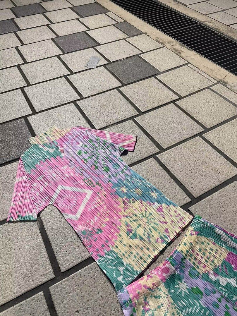 PLEATS PLEASE / ISSEY MIYAKE (Category: Sets or Coordinates) located in Manila. Submitted by shinjohhn. (Listing ID 1470882473, Image 3). Description: PLEATS PLEASE / ISSEY MIYAKE COMPLETE SET BOTH GOOD AS LIKE NEW 100% NO ISSUE J&T COURIER DM 📩.