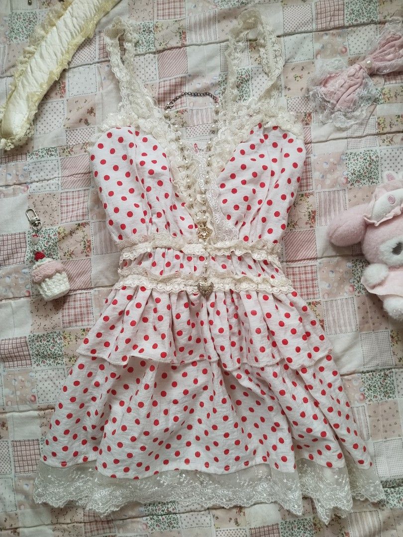 Polka Babydoll top with backtie (Category: Others Tops) located in Cebu City. Submitted by thrift_with_anjel (Listing ID 1470858134, Image 1). Description: ❀.ೃ࿔polka babydoll top with backtie❀.ೃ࿔* 🌹Brand: nobrand 🌸Bust: 30-40 🌸Waist: 26-38 🌸Lenght: 26 🌷Mine: 599(AU).