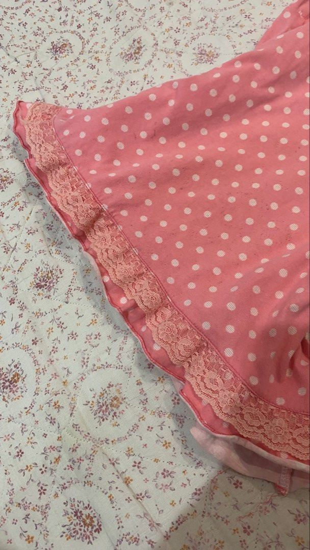 polka dot cami top (Category: Sleeveless) located in Roxas. Submitted by pia_bun (Listing ID 1470776413, Image 3). Description: with flaws medium-large.
