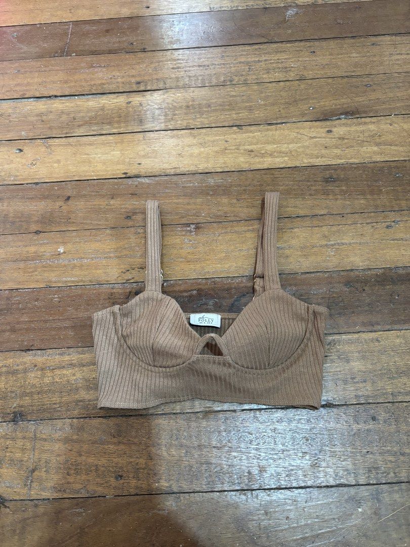 Polly top (Category: Sleeveless) located in Munoz. Submitted by preluv3120 (Listing ID 1470775058, Image 1). Description: .
