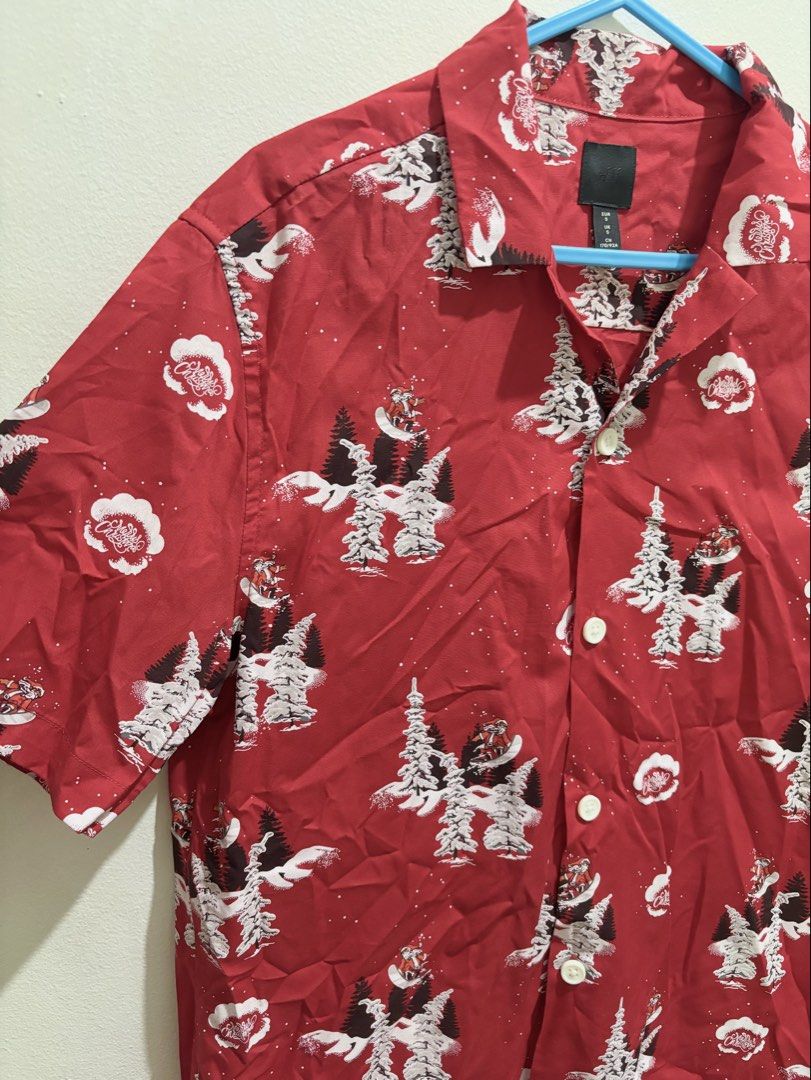 Polo Red H&M S-M (Category: Tshirts & Polo Shirts ) located in San Juan City. Submitted by reloved.ph3 (Listing ID 1470800817, Image 1). Description: Best fit medium.