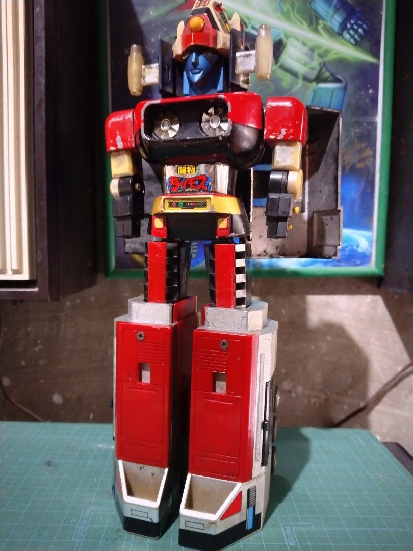 POPY DX General Daimos Robot Vintage Toy (Category: Gundam & Model Kits) located in Manila. Submitted by megazordbuilderhunter (Listing ID 1470923509, Image 1). Description: 9500 POPY DX General Daimos Robot Vintage Toy Shows heavy wear, scrat. Measures as a classic vintage Chogokin style display piece. Collectors item - paunt chip - missjng part as seen in photo -faided chrome -no accessories can transform ito tranzer mode.