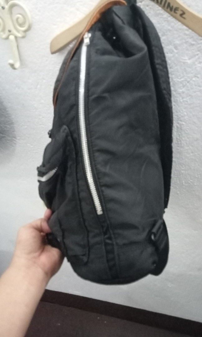 Porter (Category: Backpacks) located in Naga. Submitted by aboy1234245 (Listing ID 1470761438, Image 3). Description: Porter Excellent.