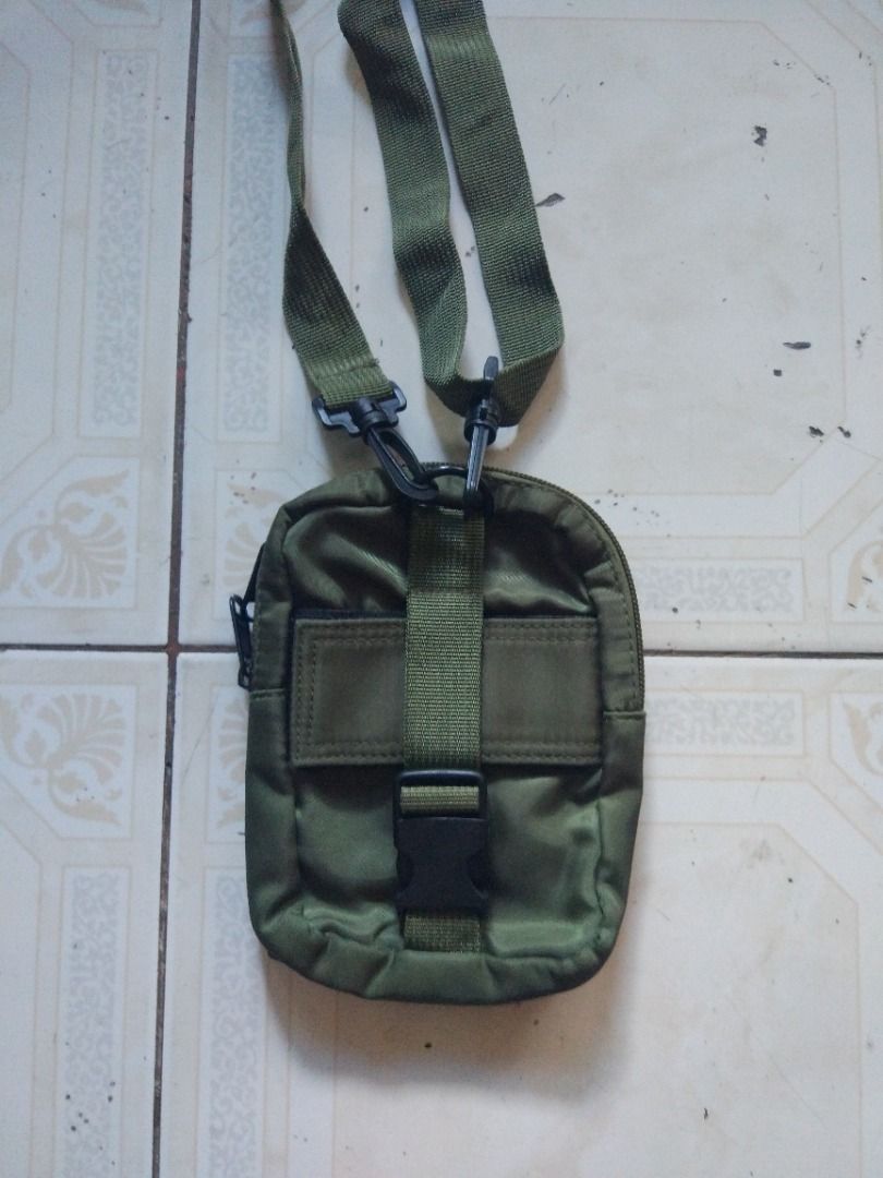 Porter Green Pouch (Category: Luxury Bags & Wallets) located in Pasay City. Submitted by denimdude.ph (Listing ID 1470831145, Image 2). Description: .