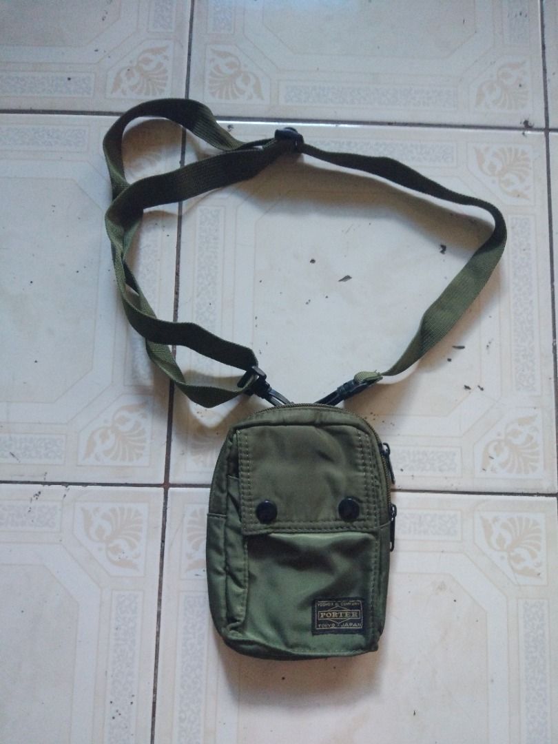 Porter Green Pouch (Category: Luxury Bags & Wallets) located in Pasay City. Submitted by denimdude.ph (Listing ID 1470831145, Image 1). Description: .