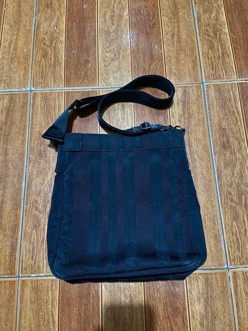 Porter Sling (Category: Sling Bags) located in Manila. Submitted by thriftniyuno (Listing ID 1470847994, Image 3). Description: Sign of used godd condition.