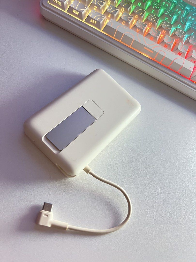 Powerbank (Category: Batteries & Power Banks) located in Manila. Submitted by mellnavarro_45618 (Listing ID 1470850541, Image 3). Description: Xiaomi Magnetic Power Bank 10,000mAh with Built-in Stand ✨ Color: Beige 🔋 10,000mAh capacity 📱 Magnetic wireless charging 🤎 With built-in stand RFS: Nag-upgrade lang.✨.