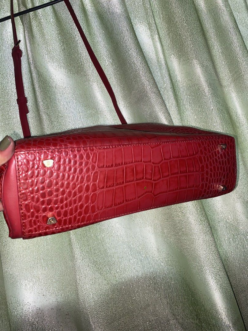 Powerland (Category: Luxury Bags & Wallets) located in Batac City. Submitted by twinx_tree (Listing ID 1470853888, Image 3). Description: PowerLand brand LEGIT All details posted What u see is what u get.