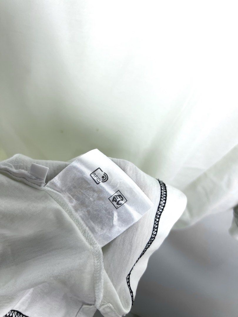 ‎“PRADA MILANO” RE-NYLON ZIPPED POCKET TEE (Category: Tshirts & Polo Shirts ) located in Taguig. Submitted by ldm.ph (Listing ID 1470743896, Image 3). Description: ‎(LDM-C-0293) ‎Size:ACTUAL FIT:XL-XXL ‎Dimensions ‎Inches width:27 ‎Inches length:27 ‎Condition: GOOD ‎Color rate:8.5 ‎Flaws:repaired pinhole ‎(READY TO WEAR).