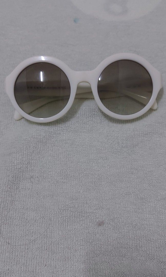 Prada oval eyewear (Category: Sunglasses & Eyewear) located in Quezon City. Submitted by threetwotwo2ndaccount (Listing ID 1470804043, Image 1). Description: Prada oval eyewear with serial sign of usage may konting scratches sa lens, pwedeng papalitan medyo natabingi ung frame as is bawal sa maselan bawal sa barat.