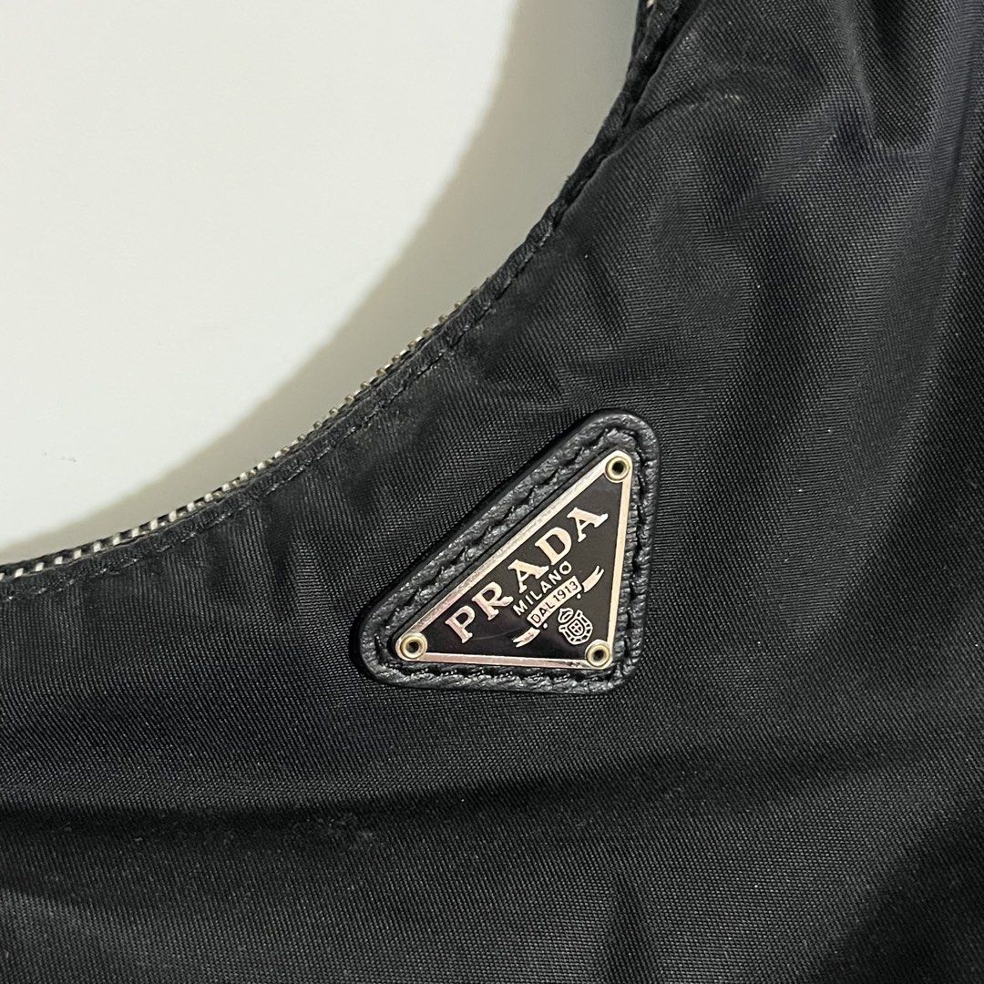 Prada Re-edition 2005 Bag (Category: Shoulder Bags) located in Zamboanga. Submitted by wearwell.ph (Listing ID 1470776091, Image 3). Description: Condition: Excellent ( Please check all the details before purchasing, The bag is pre-loved and the auntenticity is not guaranteed. Bought it from a reseller online. ).