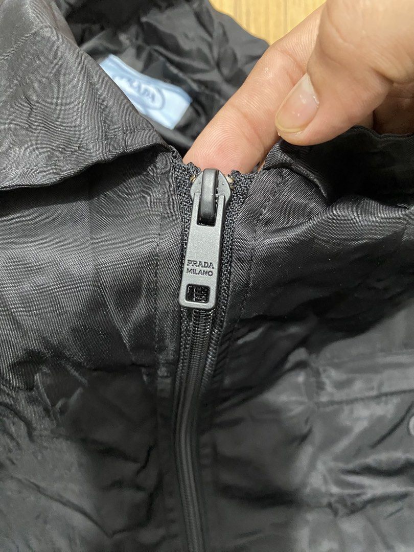 PRADA WINDBREAKER (Category: Luxury Accessories) located in Lantawan. Submitted by alfhadzrie23687 (Listing ID 1470792393, Image 3). Description: PRADA SIZE XXL .