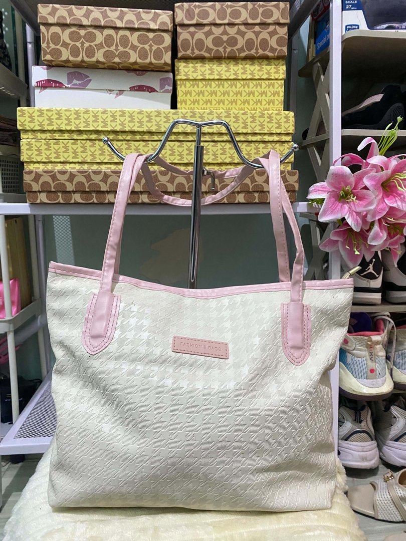 Pre loved Bags (Category: Luxury Bags & Wallets) located in Manila. Submitted by reiiberry (Listing ID 1470812203, Image 2). Description: For Sale: Pre-loved Bags! Start Price @50 Price Indicated in each photo Mine at ur own risk. MANAGE YOUR EXPECTATIONS SINCE THIS IS SECOND HAND ITEMS NOT BRANDNEW. NO CANCELLATION CASH/GCASH/MAYA.