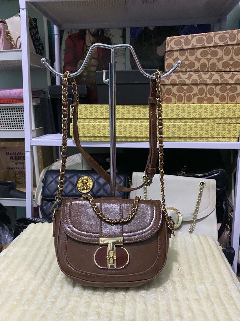 Pre loved Bags (Category: Cross-body Bags) located in Manila. Submitted by reiiberry (Listing ID 1470812604, Image 3). Description: For Sale: Pre-loved Bags! ••• Start Price @50 Price Indicated in each photo Mine at ur own risk. MANAGE YOUR EXPECTATIONS SINCE THIS IS SECOND HAND ITEMS NOT BRANDNEW. NO CANCELLATION CASH/GCASH/MAYA.