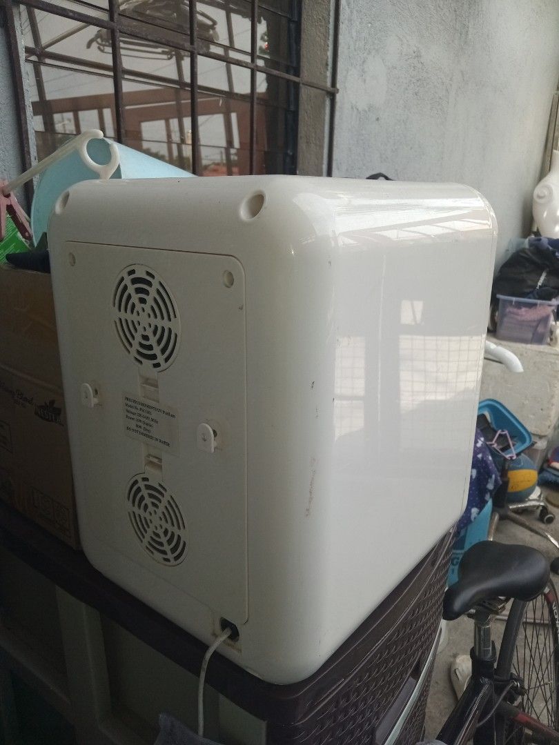 Precious Moments UV Sterilizer PM 3602 (Category: Breastfeeding & Bottle Feeding) located in Manila. Submitted by calmriver_117aa0 (Listing ID 1470809222, Image 3). Description: - Brand/Model: Precious Moments UV Sterilizer, Model PM 3602 - Condition: Fully working, with standard signs of handling on the outer plastic casing - Voltage: 220-240V, 50Hz - Power Usage: 10W (sterile mode) / 80W (dry mode) - Interior: Stainless steel finish with includ