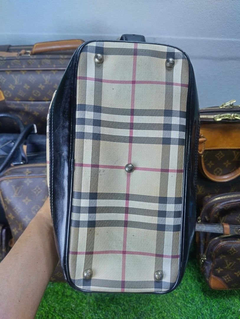 Pre-loved Bag from korea (Category: Shoulder Bags) located in Makati City. Submitted by lhexieg (Listing ID 1470751506, Image 3). Description: Sa May gusto po ☺️ 1,500 po ang price . Can send the actual video for your reference. Location: Dasmariñas Cavite We can ship nationwide #LuzonVisayasMindanao Via #Lalamove or #JandTexpres First come to pay basis sakanya item. Please mine Responsibly! Maraming salamat po ☺️ #preloved #quality #korea #every