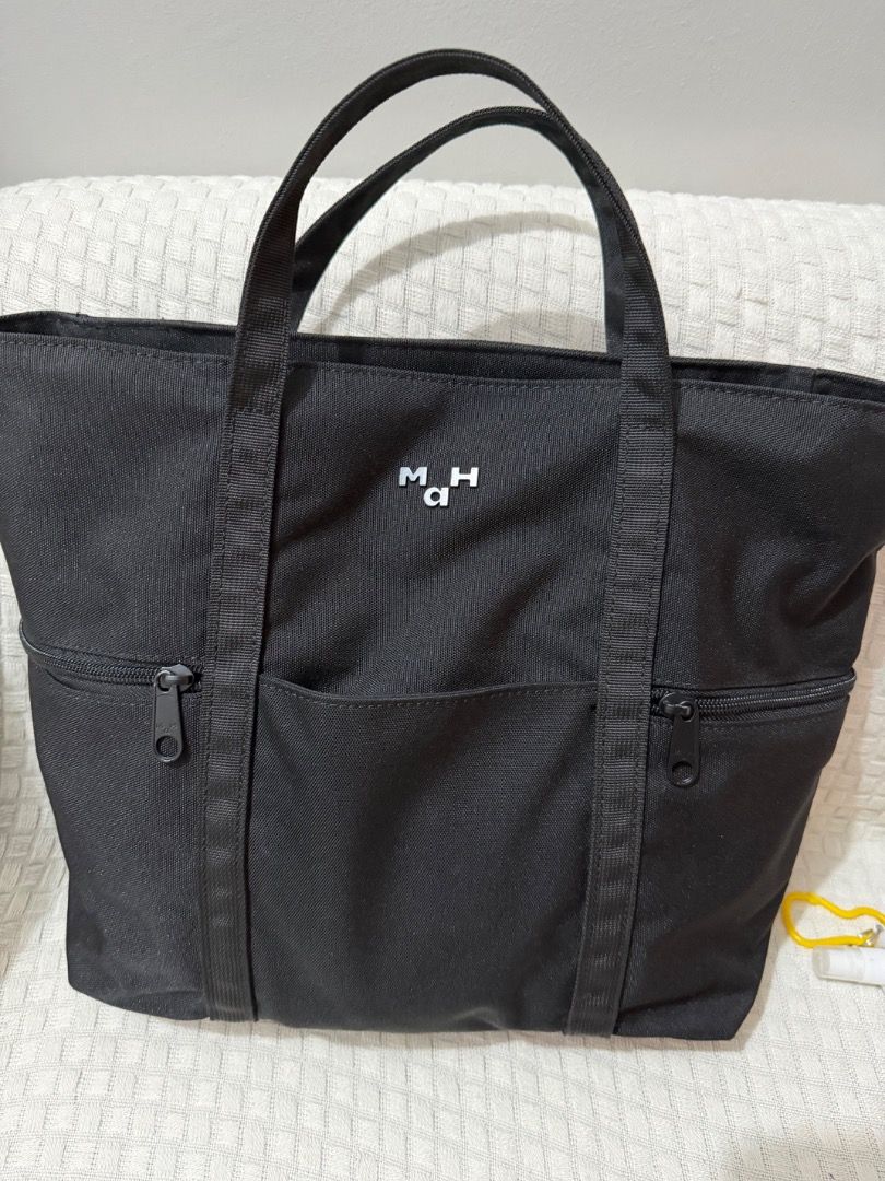 Pre-loved Bags (Category: Tote Bags) located in Caloocan City. Submitted by mikaelaren77942 (Listing ID 1470832903, Image 1). Description: .