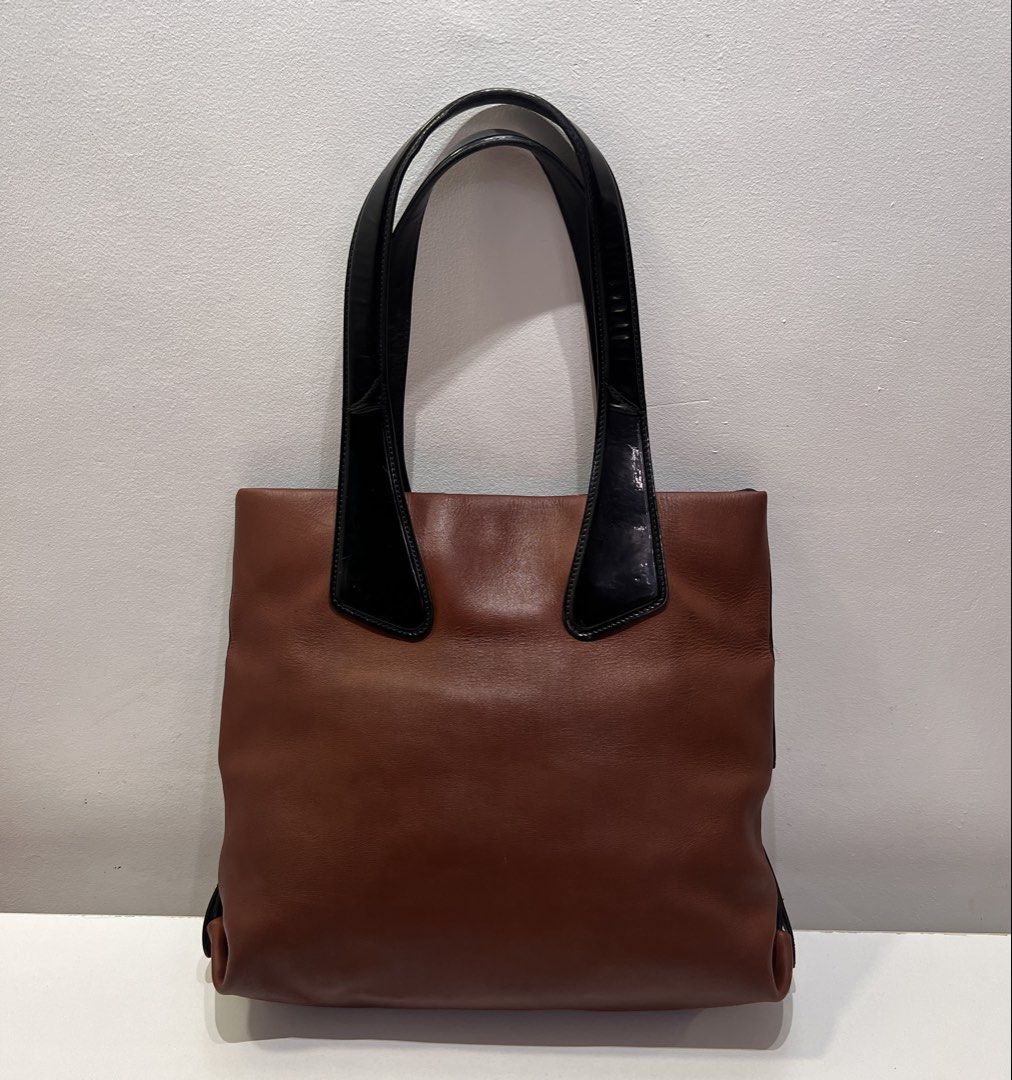 Pre-loved Bally Leather Tote Bag (Category: Luxury Bags & Wallets) located in Cebu City. Submitted by brandedcorner_ph (Listing ID 1470923575, Image 2). Description: Pre-loved ((B))ally Leather Tote Bag 100% Authentic or money back Condition • Excellent condition • No flaws Product Details •Color: Black & brown •Hardware: Gold tone •Material: Leather •Approximate Dimensions in inches: H12 x W15 x D3.5 Color may vary due to lighting. PM for more p