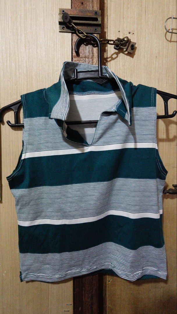 Preloved cropped polo tank top (Category: Sleeveless) located in Abucay. Submitted by wear_retro (Listing ID 1470907315, Image 1). Description: ☁️ XS-SMALL ☁️ location: abucay, bataan ☁️ mop: gcash/gotyme, mod: jnt ☁️ REMINDERS ◽this is a preloved & thrifted collection, please manage your expectations. clothes are still wearable and still in good condition ◽ joy reservers and bogus buyers will be posted. ◽ strictly no reservations/hold of any ite