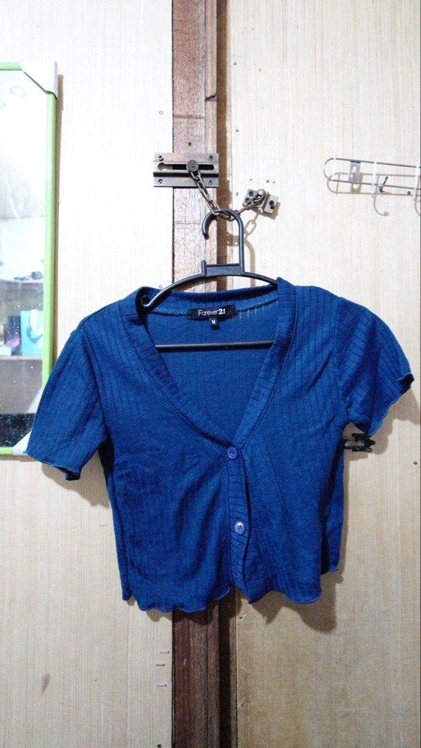 Preloved FOREVER 21 button down cropped top (Category: Blouses) located in Abucay. Submitted by wear_retro (Listing ID 1470907785, Image 1). Description: ☁️ XS-SMALL ☁️ location: abucay, bataan ☁️ mop: gcash/gotyme, mod: jnt ☁️ REMINDERS ◽this is a preloved & thrifted collection, please manage your expectations. clothes are still wearable and still in good condition ◽ joy reservers and bogus buyers will be posted. ◽ strictly no reservations/hold 