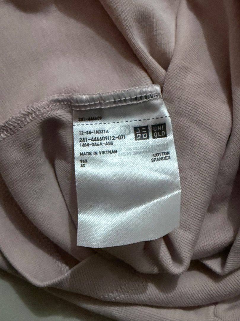 PRE-LOVED ITEMS (Category: Sleeveless) located in Caloocan City. Submitted by mikaelaren77942 (Listing ID 1470834560, Image 3). Description: .