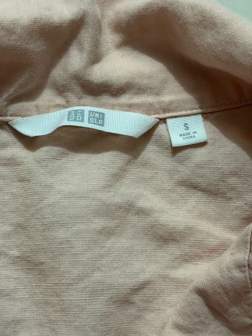 PRE-LOVED ITEMS (Category: Shirts) located in Caloocan City. Submitted by mikaelaren77942 (Listing ID 1470835270, Image 1). Description: .