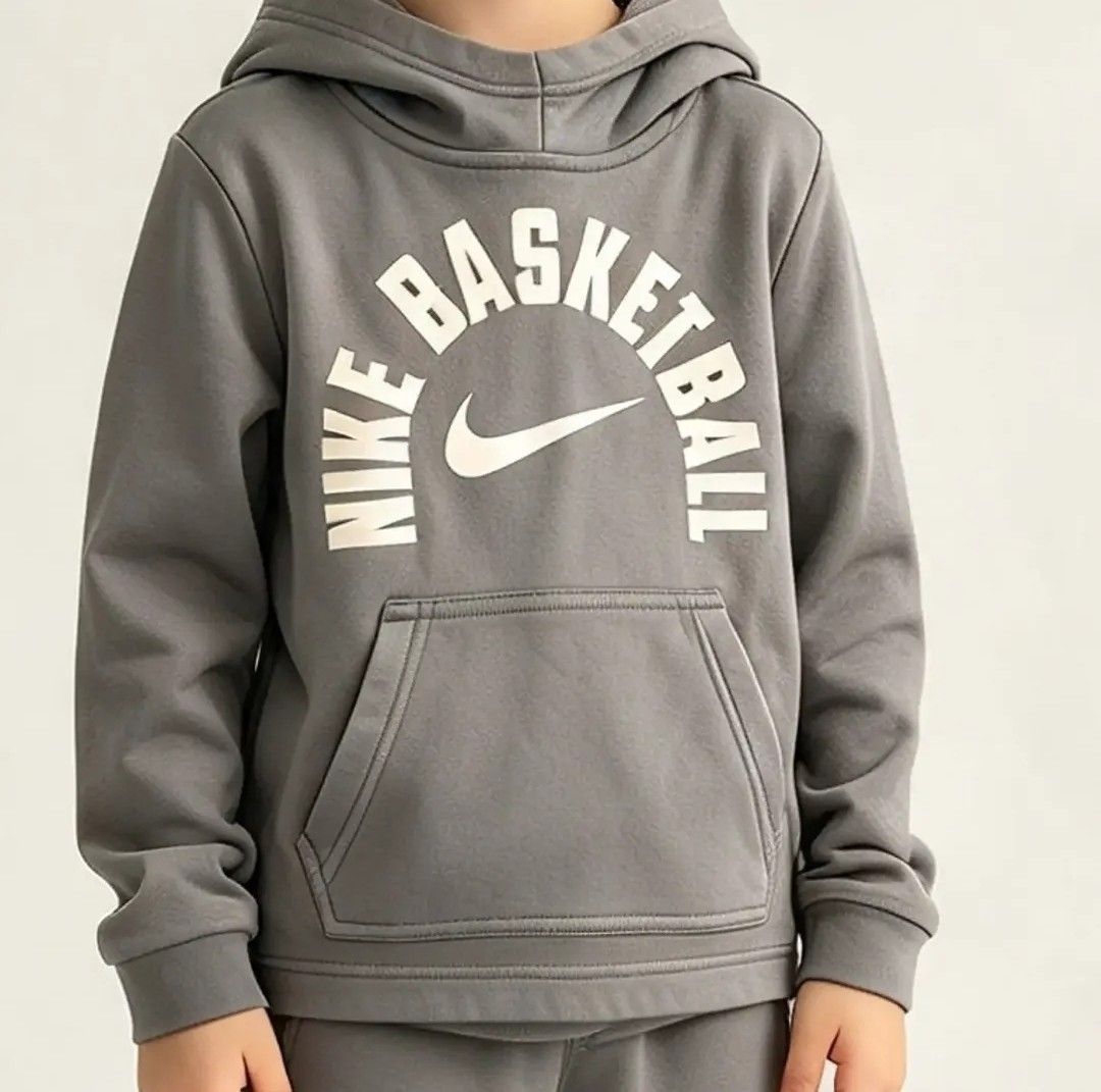 Preloved Nike hoodie (Category: Babies & Kids Fashion) located in Quezon City. Submitted by luminaracouture (Listing ID 1470814112, Image 1). Description: approx 5-6Y.