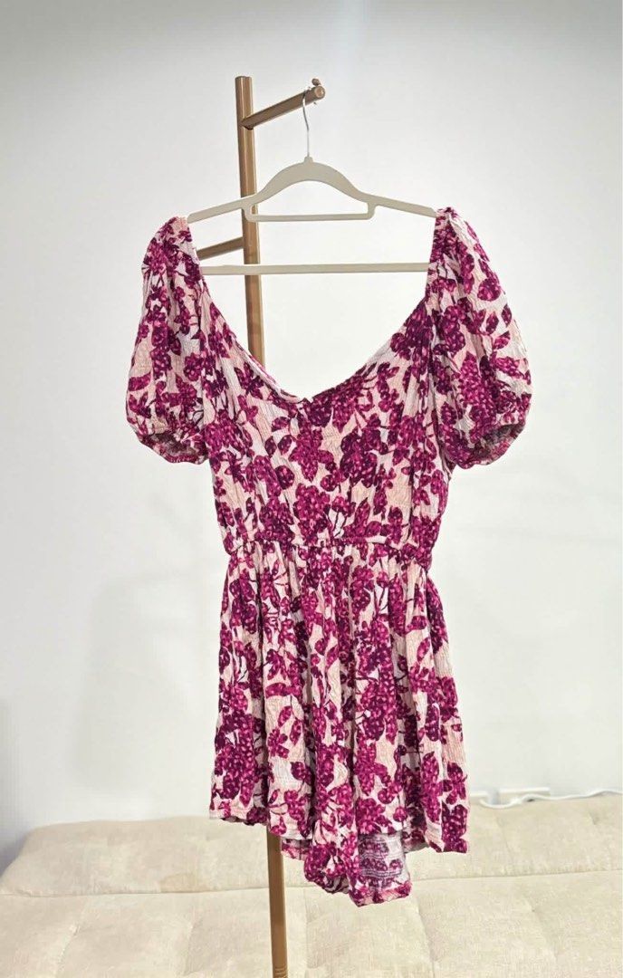 Preloved Pink Romper (Category: Rompers) located in Pasig City. Submitted by catsyybooo (Listing ID 1470791817, Image 1). Description: .
