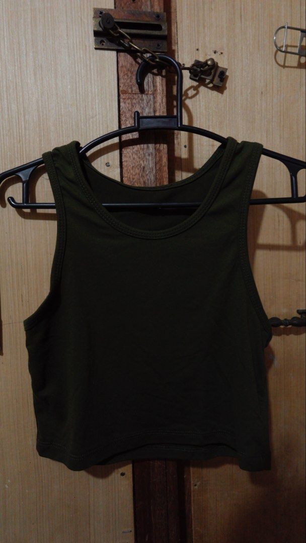 Preloved basic cropped tank top (Category: Sleeveless) located in Abucay. Submitted by wear_retro (Listing ID 1470906838, Image 1). Description: ☁️ XS-SMALL ☁️ location: abucay, bataan ☁️ mop: gcash/gotyme, mod: jnt ☁️ REMINDERS ◽this is a preloved & thrifted collection, please manage your expectations. clothes are still wearable and still in good condition ◽ joy reservers and bogus buyers will be posted. ◽ strictly no reservations/hold of any it