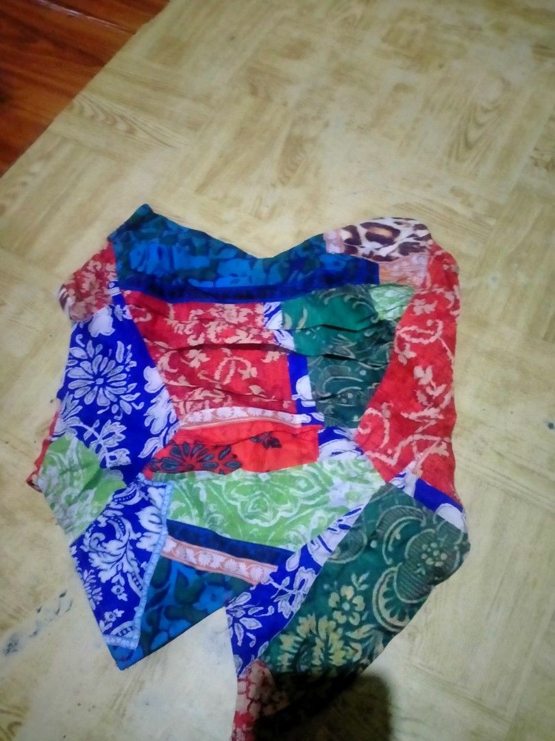 Pretty little thing Patchwork tube top (Category: Sleeveless) located in Maco. Submitted by nothingabove300shop (Listing ID 1470849603, Image 2). Description: Size -small No flaws like new good for summer outfit.