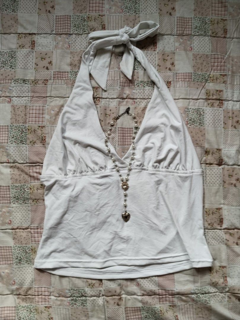 Princess Polly White halter top (Category: Sleeveless) located in Cebu City. Submitted by thrift_with_anjel (Listing ID 1470855865, Image 2). Description: ❀.ೃ࿔White halter top❀.ೃ࿔* 🌹Brand: Princess Polly 🥀Flaw: small stain 🌸Bust: 28-44 🌸Waist: 30-42 🌷Mine: 199(AU).