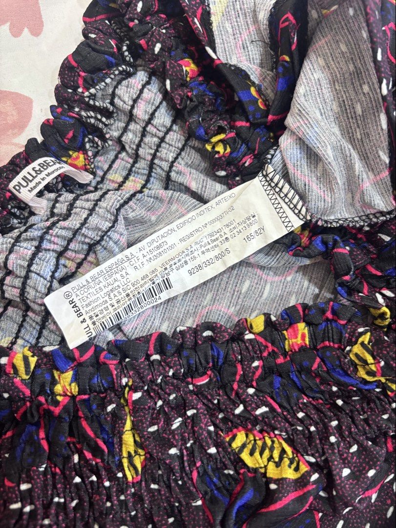 Pull & Bear Floral Off-Shoulder Smocked Blouse - Small (Category: Blouses) located in Taguig. Submitted by solana36 (Listing ID 1470823628, Image 3). Description: Can be worn as off-shoulder blouse or not Washed but unused RFS: Decluttering.