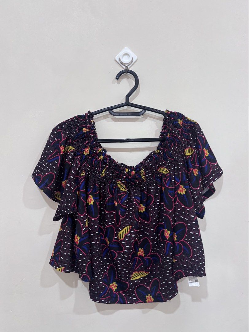 Pull & Bear Floral Off-Shoulder Smocked Blouse - Small (Category: Blouses) located in Taguig. Submitted by solana36 (Listing ID 1470823628, Image 1). Description: Can be worn as off-shoulder blouse or not Washed but unused RFS: Decluttering.