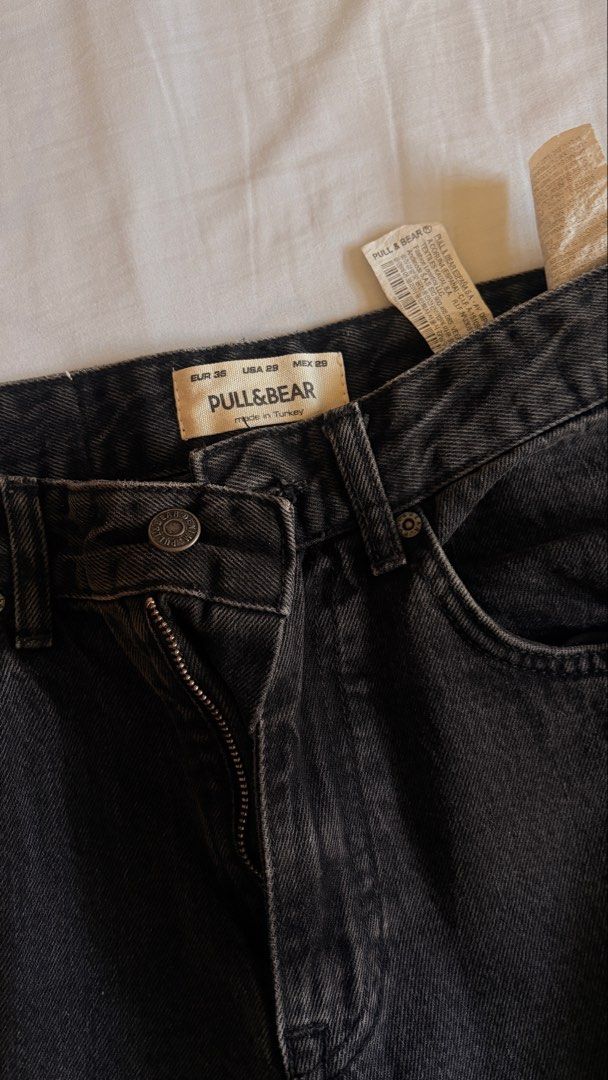 Pull and Bear Black Jeans (Category: Jeans) located in Tagaytay City. Submitted by lilyzobel (Listing ID 1470747851, Image 1). Description: EUR 36 USA 29 can fit small- medium.