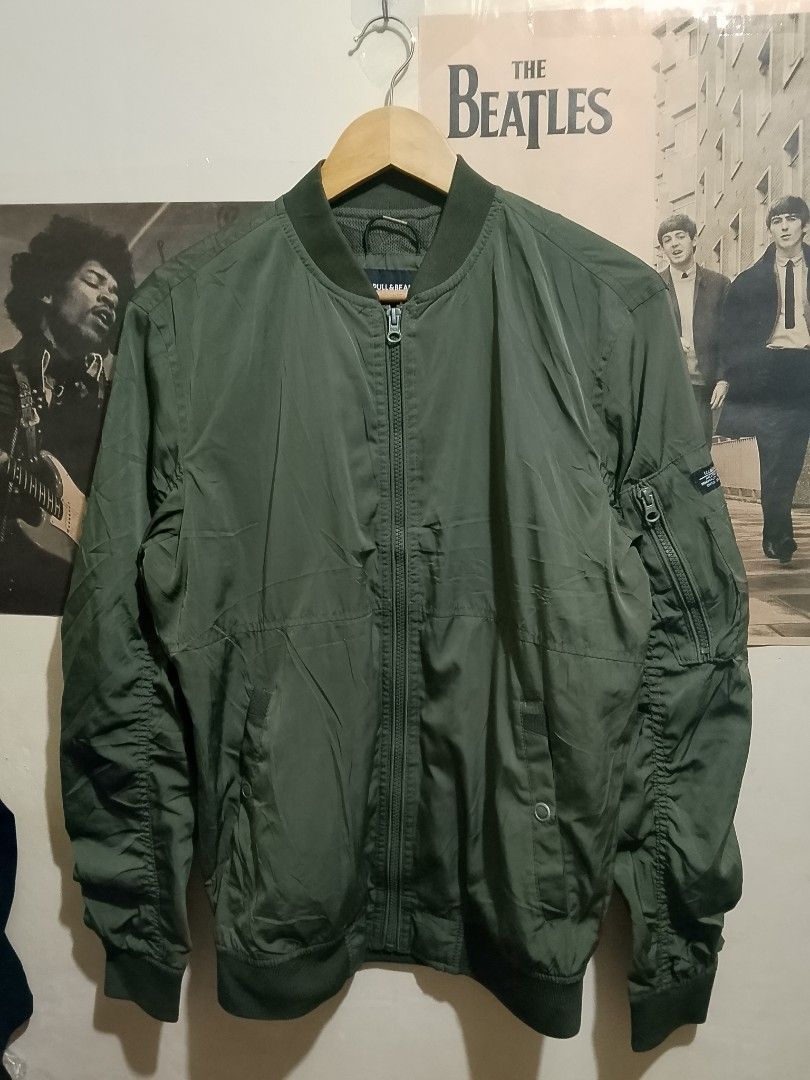 Pull&Bear Green Bomber Jacket Size M (Category: Coats, Jackets and Outerwear) located in Manila. Submitted by emmanlacno47414 (Listing ID 1470748943, Image 1). Description: Med on tag Width 20-21 Length 28 No issue/No flaws 9.8/10 Colorate Excellent Condition 500 free ship.