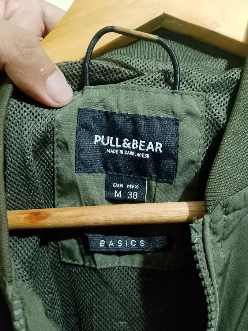 Pull&Bear Green Bomber Jacket Size M (Category: Coats, Jackets and Outerwear) located in Manila. Submitted by emmanlacno47414 (Listing ID 1470748943, Image 2). Description: Med on tag Width 20-21 Length 28 No issue/No flaws 9.8/10 Colorate Excellent Condition 500 free ship.