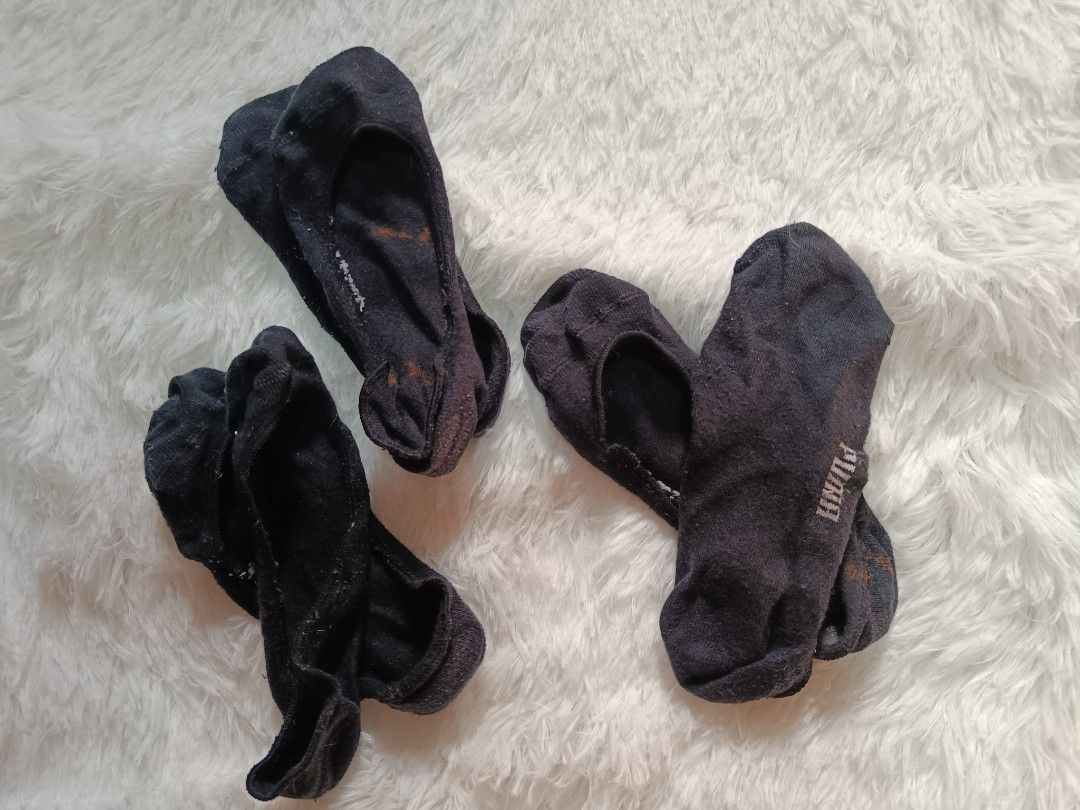 Puma Black Invisible Socks Low Cut (Category: Undergarments & Loungewear) located in Orani. Submitted by mbfb_btn (Listing ID 1470825375, Image 1). Description: - Brand: Puma - Quantity: Bundle of 3 pairs - Style: Black low-cut socks (invisible in sneakers and loafers) - Material: Soft and stretchable cotton - Condition: Shows clear discoloration and stains on the fabric - Perfect for daily rotation and everyday use.