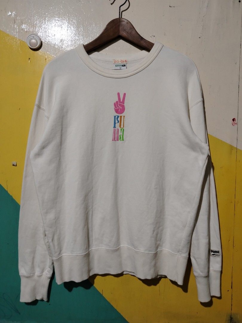 Puma Cute Graphic Sweatshirt (Category: Coats, Jackets and Outerwear) located in San Jose. Submitted by vincefresn21903 (Listing ID 1470881452, Image 1). Description: .