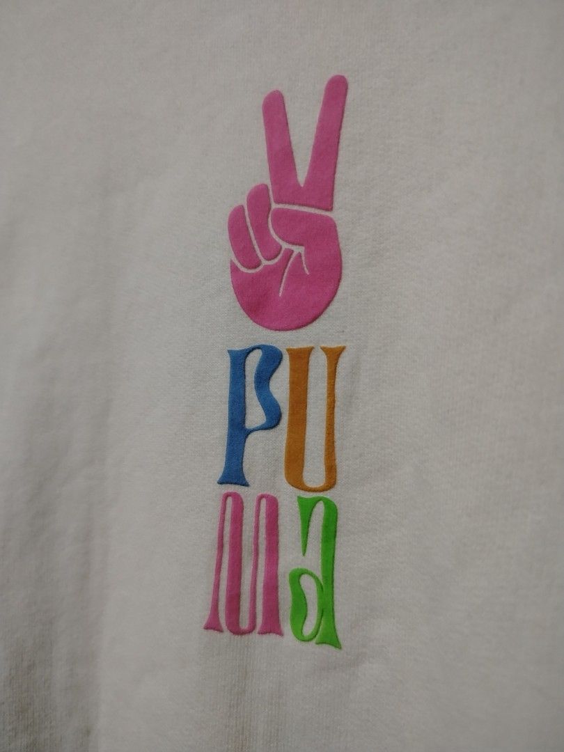 Puma Cute Graphic Sweatshirt (Category: Coats, Jackets and Outerwear) located in San Jose. Submitted by vincefresn21903 (Listing ID 1470881452, Image 3). Description: .