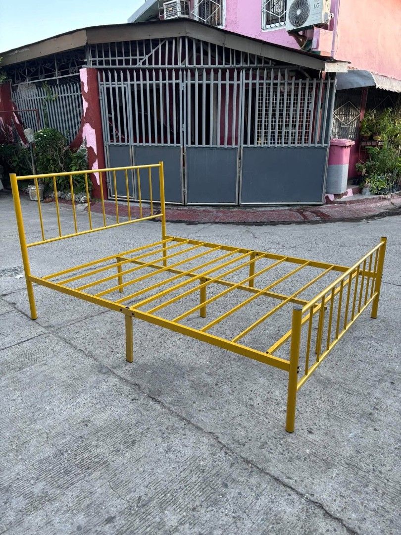 QUEEN SIZE Bedframe (Category: Bed Frames & Mattresses) located in Manila. Submitted by dolorchris69891 (Listing ID 1470789420, Image 1). Description: QUEEN SIZE bedframe.