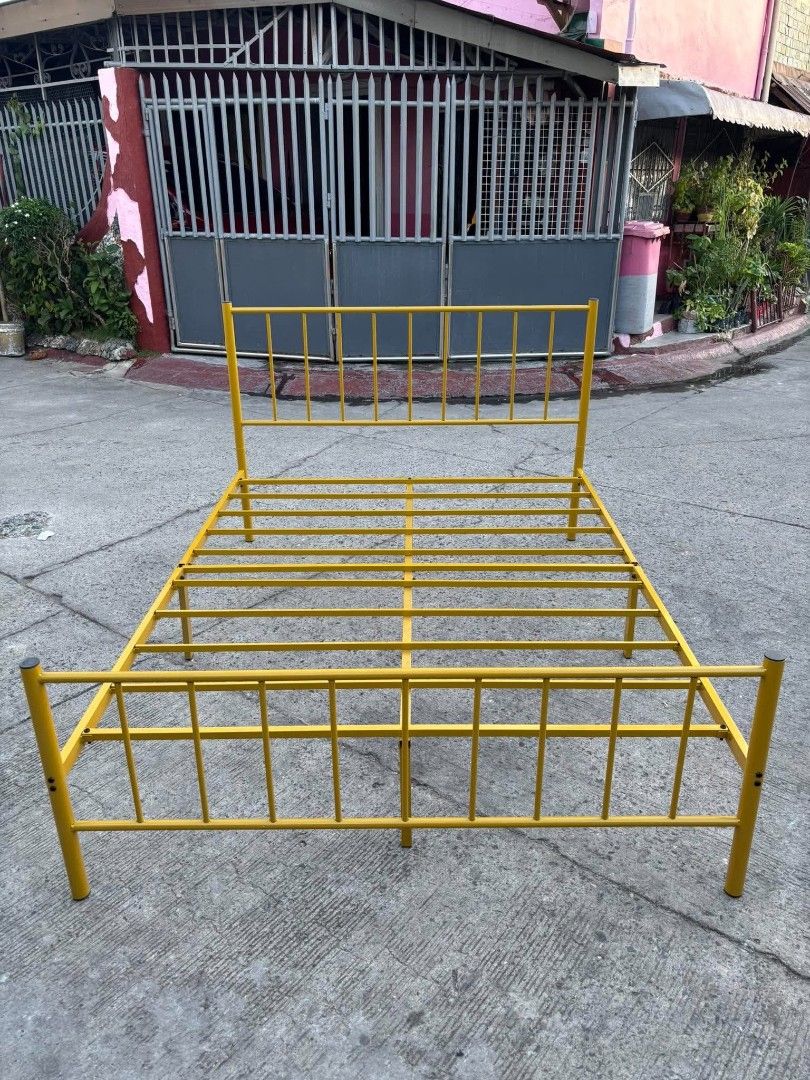 QUEEN SIZE Bedframe (Category: Bed Frames & Mattresses) located in Manila. Submitted by dolorchris69891 (Listing ID 1470789420, Image 3). Description: QUEEN SIZE bedframe.