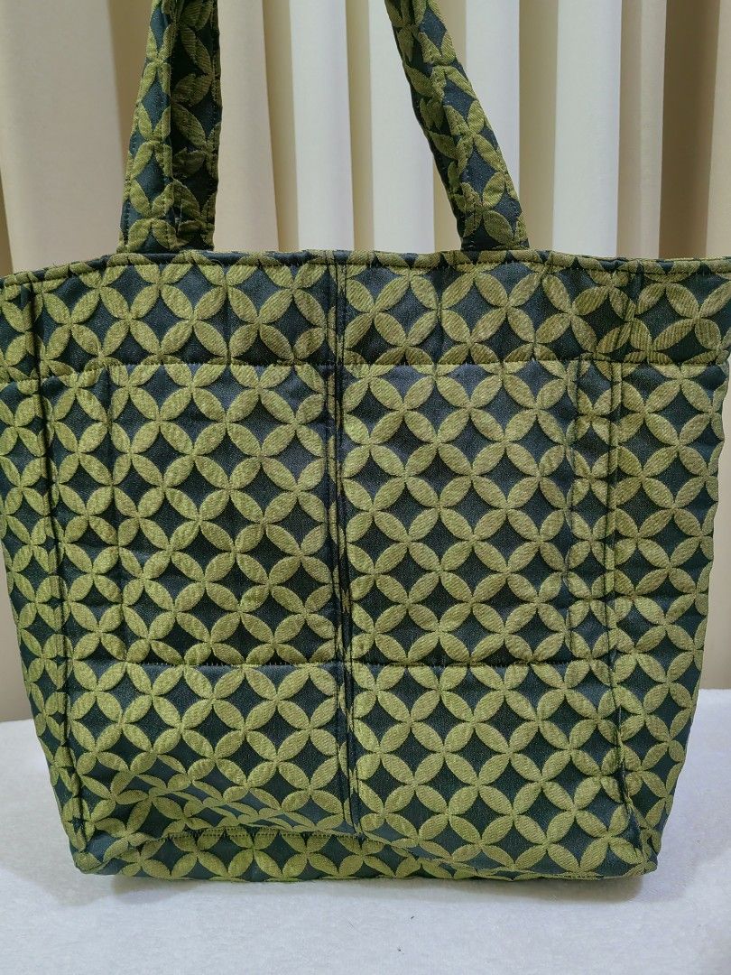 Quilted fabric tote bag (Category: Tote Bags) located in Makati City. Submitted by prelovedtreatedwithlove (Listing ID 1470864795, Image 2). Description: - like new no issue - Spacious and sturdy interior for daily essentials, books, or groceries - Neat, high-quality stitching - medium to large size - Quilted Foamy .