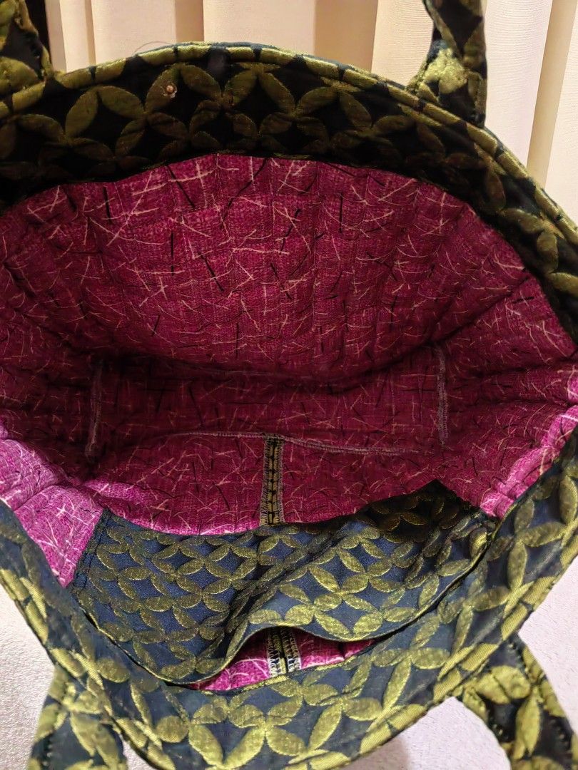 Quilted fabric tote bag (Category: Tote Bags) located in Makati City. Submitted by prelovedtreatedwithlove (Listing ID 1470864795, Image 3). Description: - like new no issue - Spacious and sturdy interior for daily essentials, books, or groceries - Neat, high-quality stitching - medium to large size - Quilted Foamy .