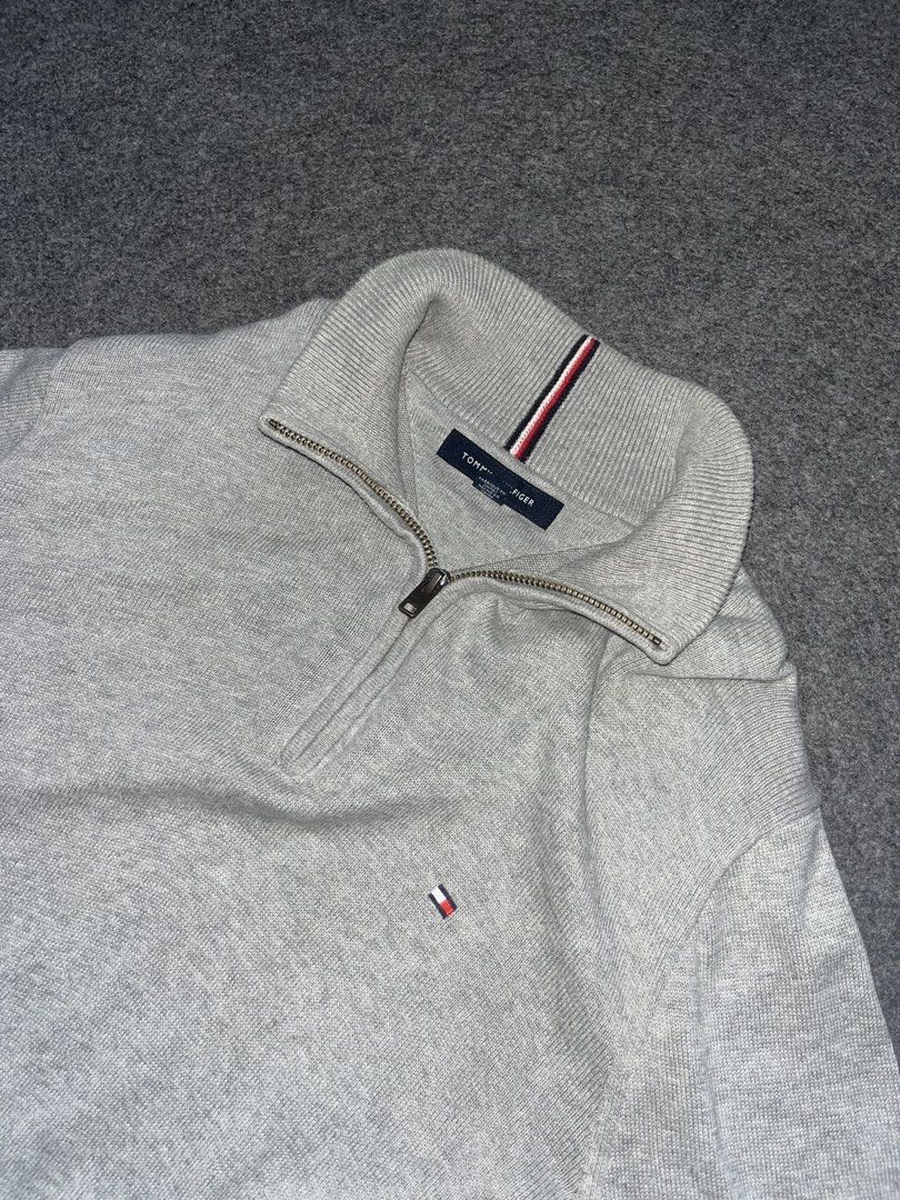 qzip Tommy hiliger (Category: Coats, Jackets and Outerwear) located in Lapu Lapu. Submitted by jhonrener41426 (Listing ID 1470809197, Image 3). Description: Medium on tag Dimes 20x27 Excellent condition Color rate 9.5/10 Authentic Issue none .