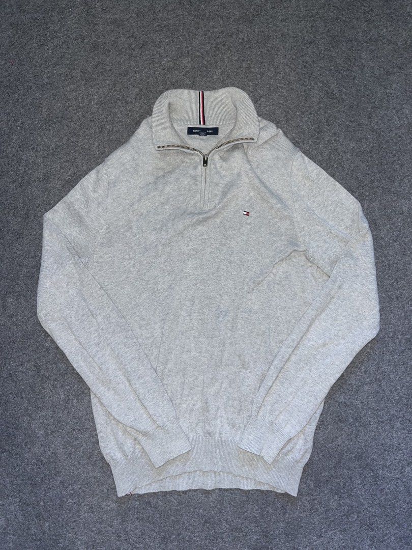qzip Tommy hiliger (Category: Coats, Jackets and Outerwear) located in Lapu Lapu. Submitted by jhonrener41426 (Listing ID 1470809197, Image 1). Description: Medium on tag Dimes 20x27 Excellent condition Color rate 9.5/10 Authentic Issue none .