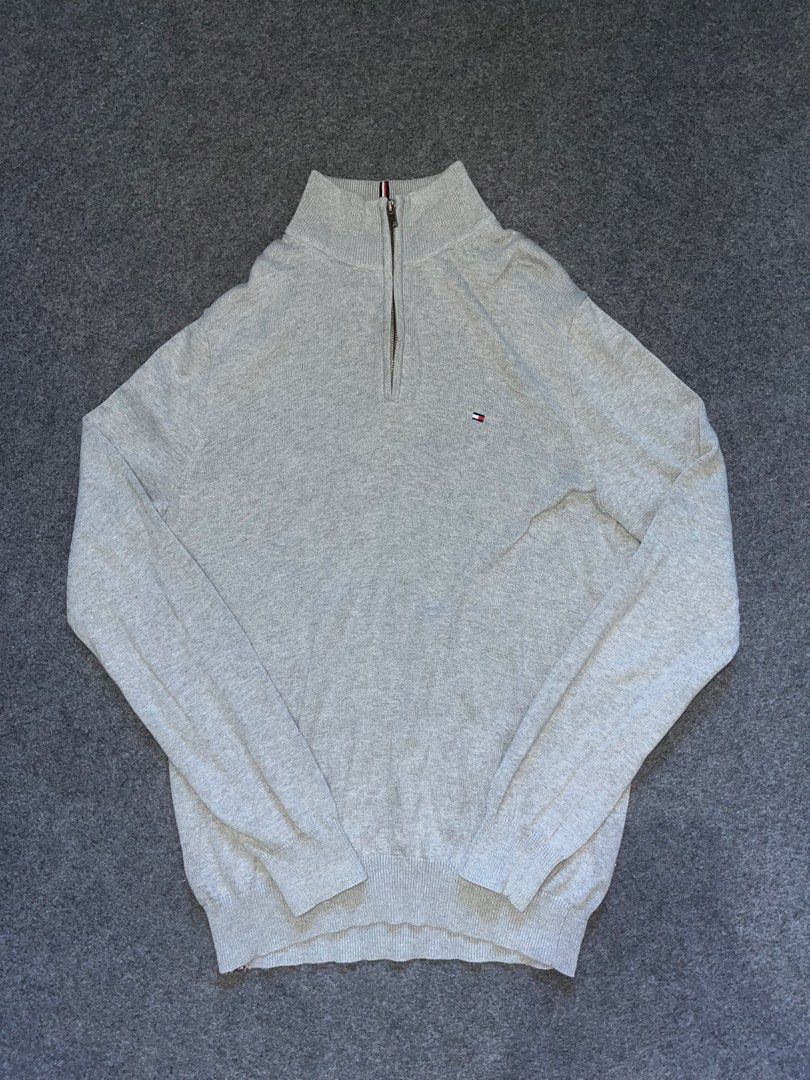 qzip Tommy hiliger (Category: Coats, Jackets and Outerwear) located in Lapu Lapu. Submitted by jhonrener41426 (Listing ID 1470809197, Image 2). Description: Medium on tag Dimes 20x27 Excellent condition Color rate 9.5/10 Authentic Issue none .