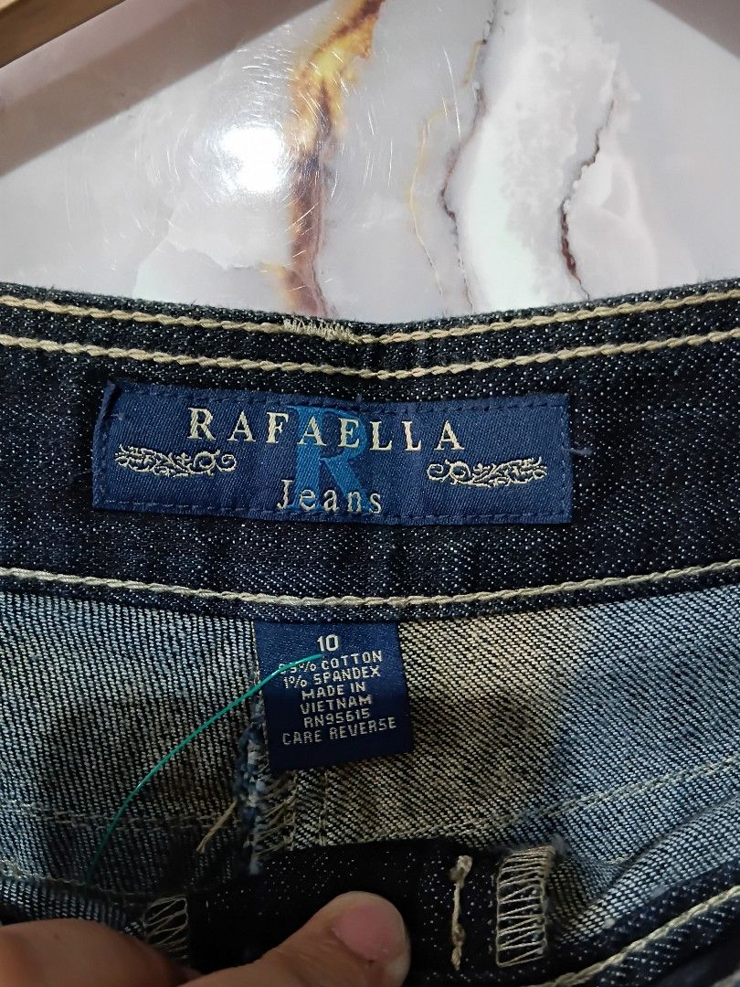 RAFAELLA DENIM SHORT SIZE W32 L15 (Category: Shorts) located in General Mariano Alvarez. Submitted by adonid (Listing ID 1470752196, Image 3). Description: RAFAELLA DENIM SHORT SIZE W32 L15 LIKE NEW LOC. GMA CAVITE PHP 400.