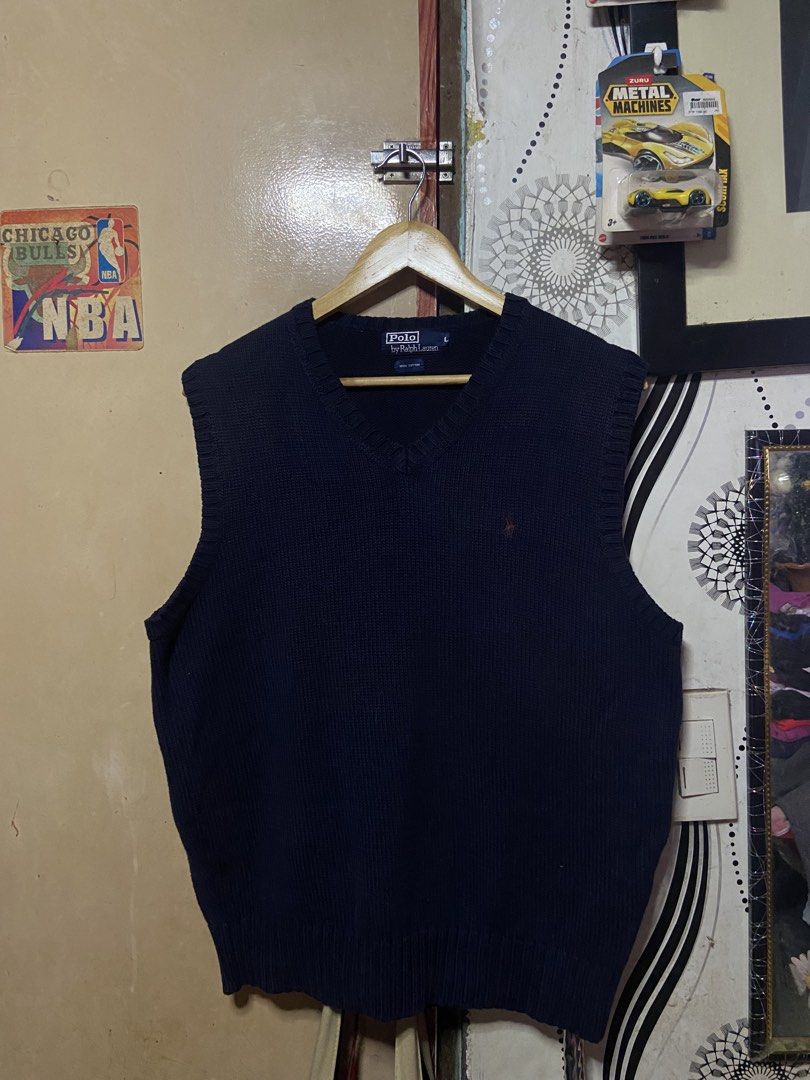 RALPH LAUREN KNITTED VEST 🤩😎 (Category: Vests) located in Quezon City. Submitted by trezzzz (Listing ID 1470804959, Image 1). Description: •No issue •Excellent Condition 🤩 •Medium - Large ALREADY WASHED 👕 850 freeshipped (from 1600) ⭐️⭐️.